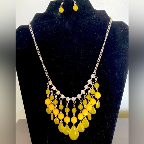 Yellow Necklace - Picture 1 of 1